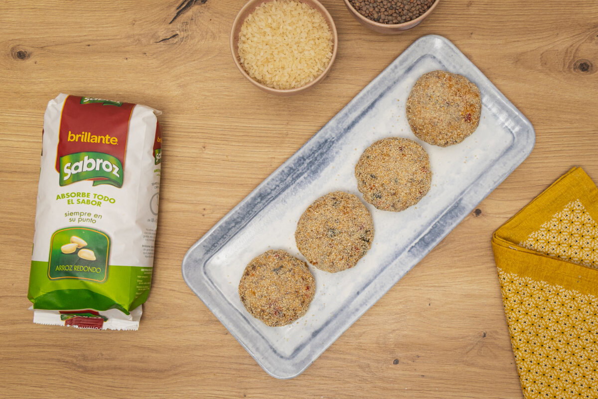 Hamburguesa de lentejas y arroz. Receta vegetariana paso a paso
