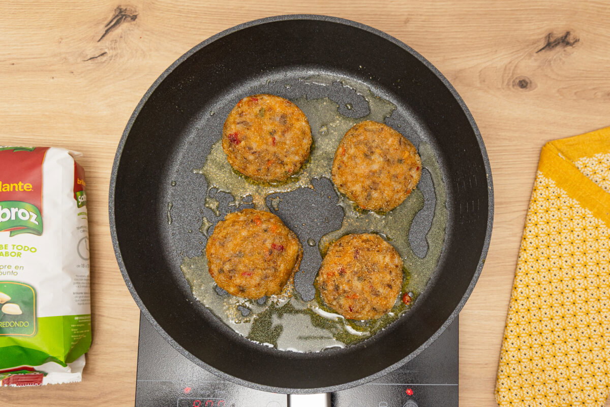 Hamburguesa de lentejas y arroz. Receta vegetariana paso a paso