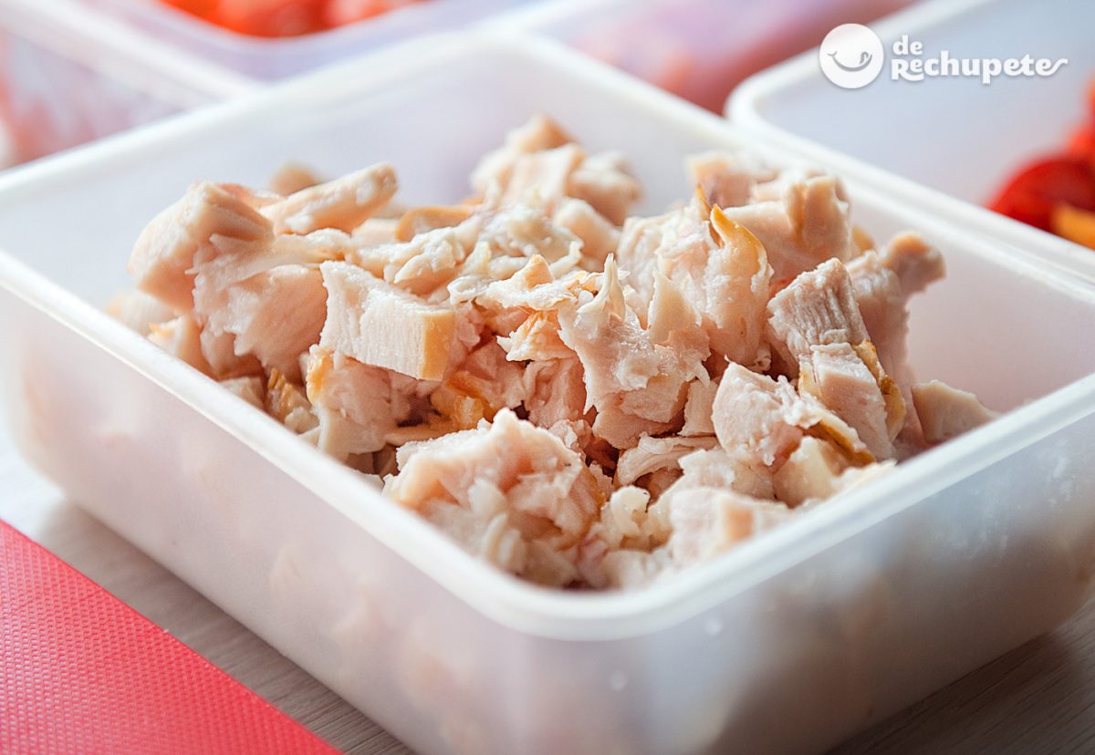 Pollo cocido o hervido jugoso y tierno. Tiempos para la cocción del pollo