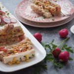 Pastel de atún frío con pan de molde. Receta de un aperitivo fácil y rápido