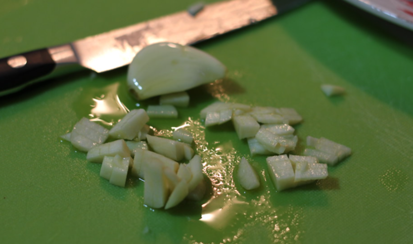 Salchichas al vino. Receta rápida y sabrosa