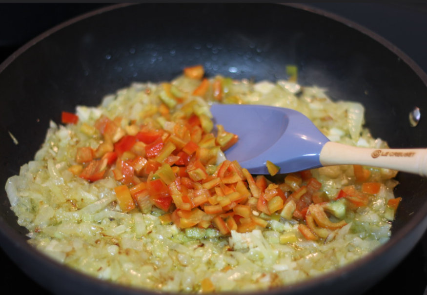 Salchichas al vino. Receta rápida y sabrosa