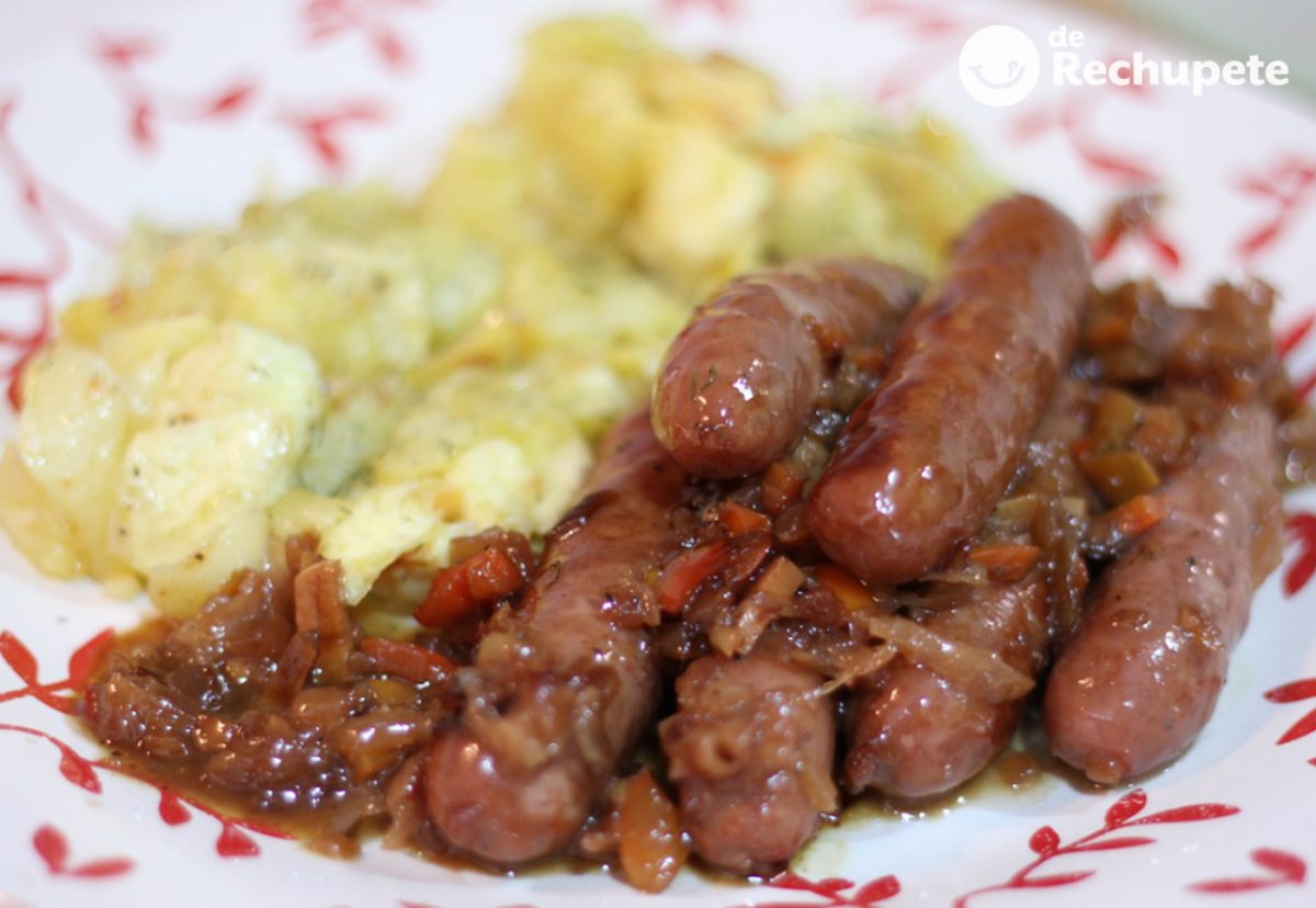 Salchichas al vino. Receta rápida y sabrosa
