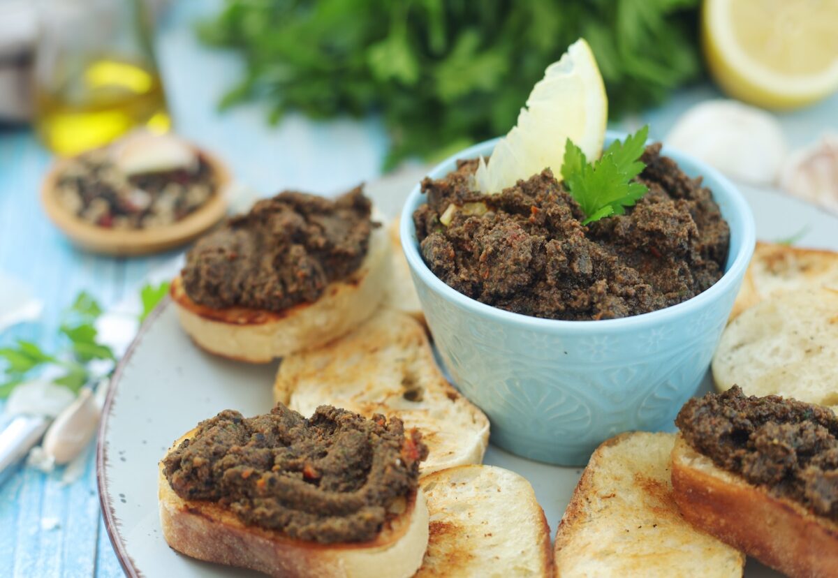Tapenade o tapenada. Paté de aceitunas negras casero paso a paso