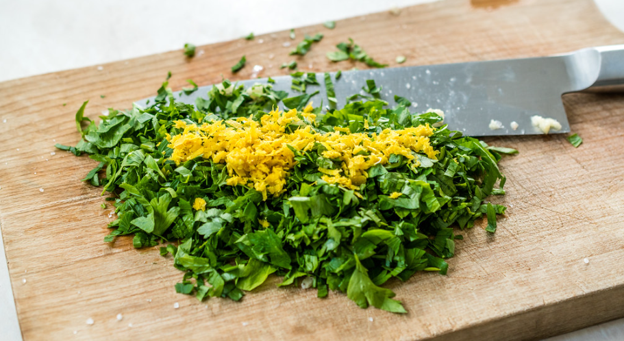 Cómo hacer salsa gremolata. Receta italiana de gremolada casera