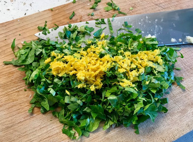 Cómo hacer salsa gremolata. Receta italiana de gremolada casera