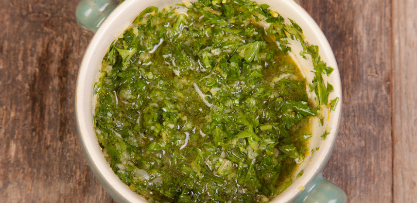 Cómo hacer salsa gremolata. Receta italiana de gremolada casera