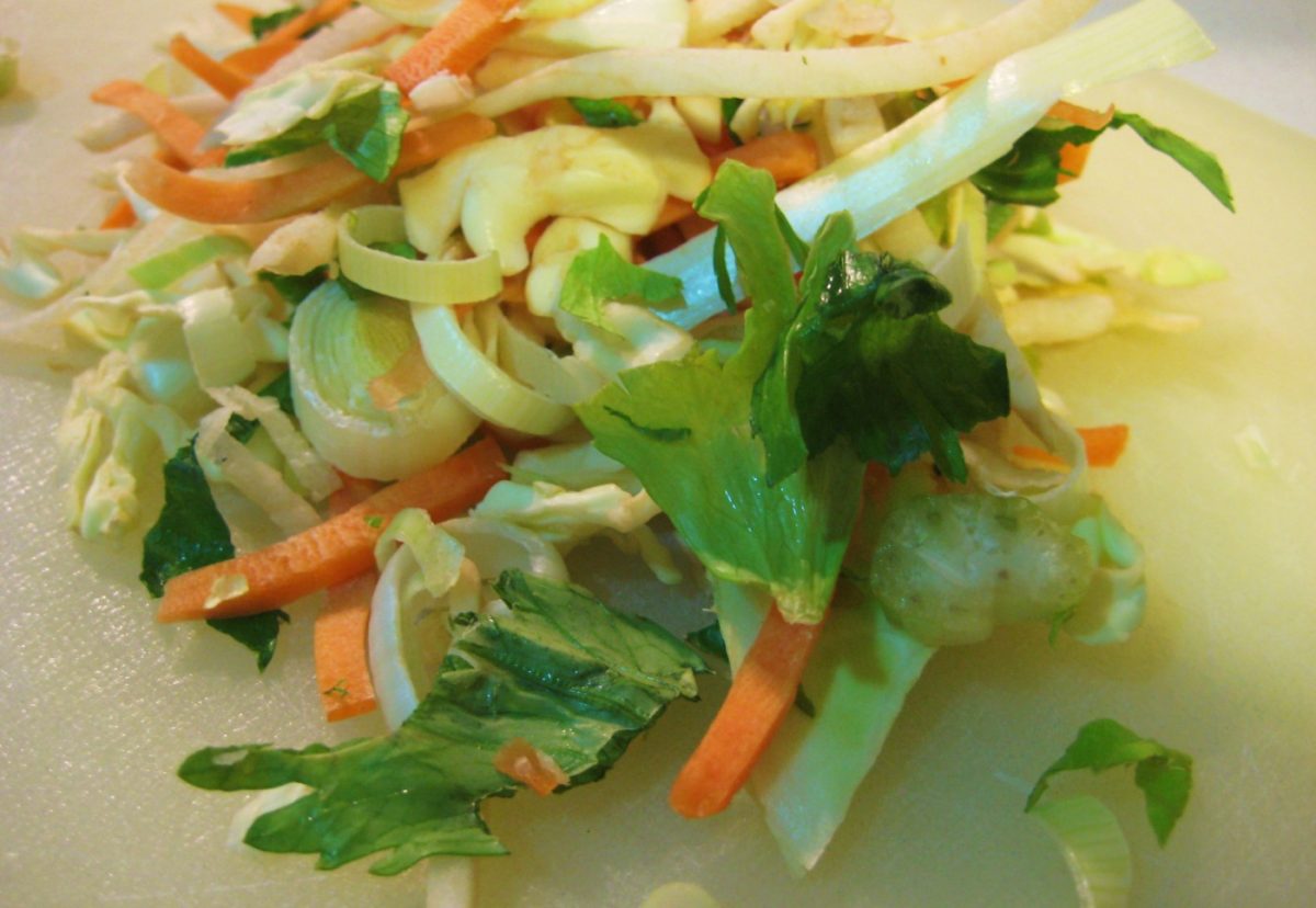 Sopa de verduras en juliana. Sopa tradicional fácil