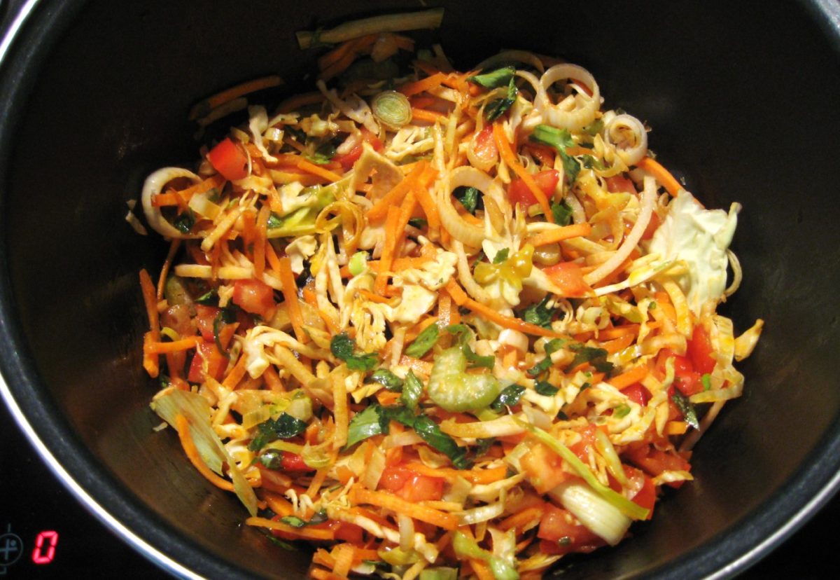 Sopa de verduras en juliana. Sopa tradicional fácil