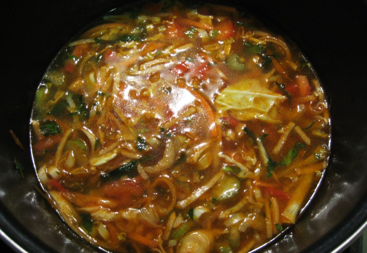 Sopa de verduras en juliana. Sopa tradicional fácil