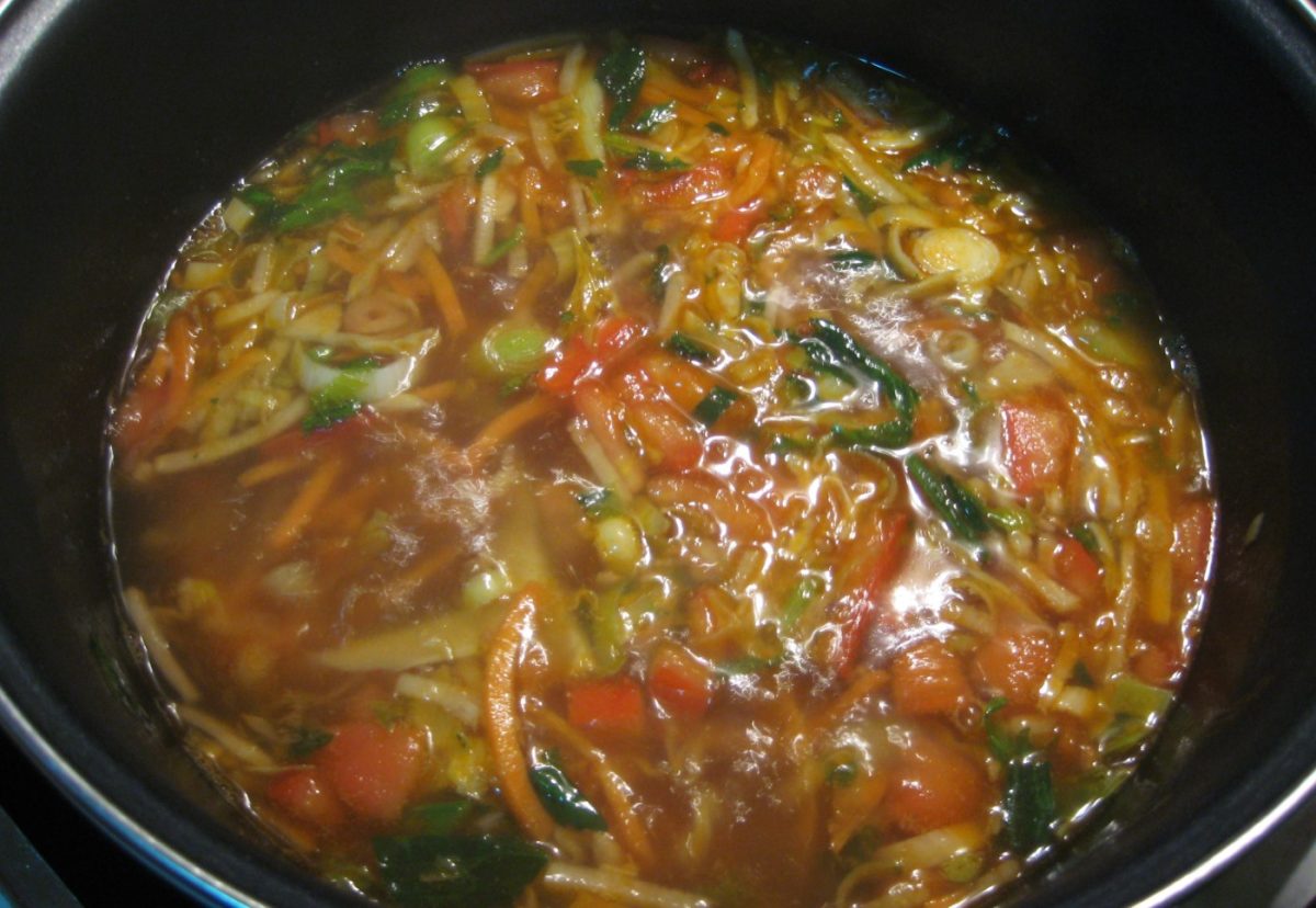 Sopa de verduras en juliana. Sopa tradicional fácil