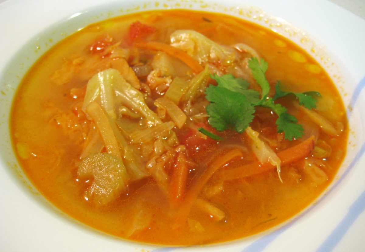 Sopa de verduras en juliana. Sopa tradicional fácil