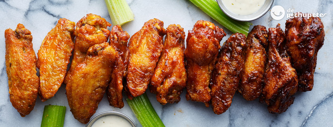 Alitas de pollo frito a la americana. Chicken wings o Buffalo wings