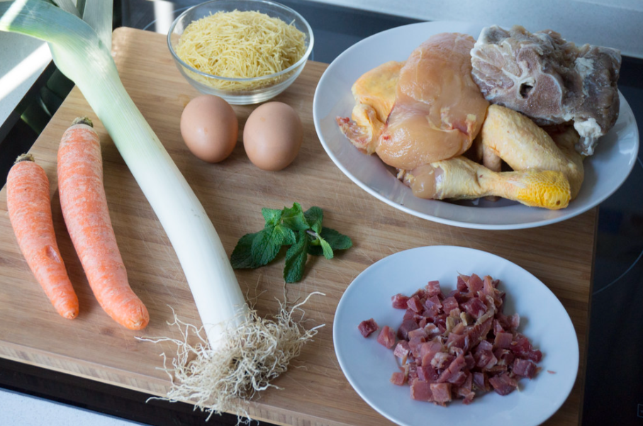 Cómo hacer sopa de picadillo. Sopa de pollo tradicional