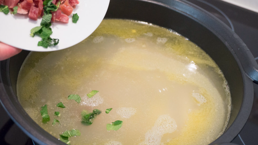 Cómo hacer sopa de picadillo. Sopa de pollo tradicional