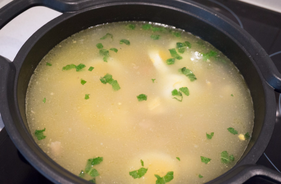 Cómo hacer sopa de picadillo. Sopa de pollo tradicional