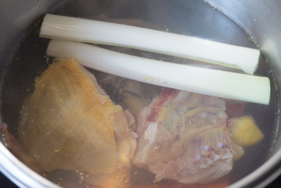 Cómo hacer sopa de picadillo. Sopa de pollo tradicional