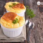 Cómo hacer soufflé o suflé de queso. Receta francesa paso a paso