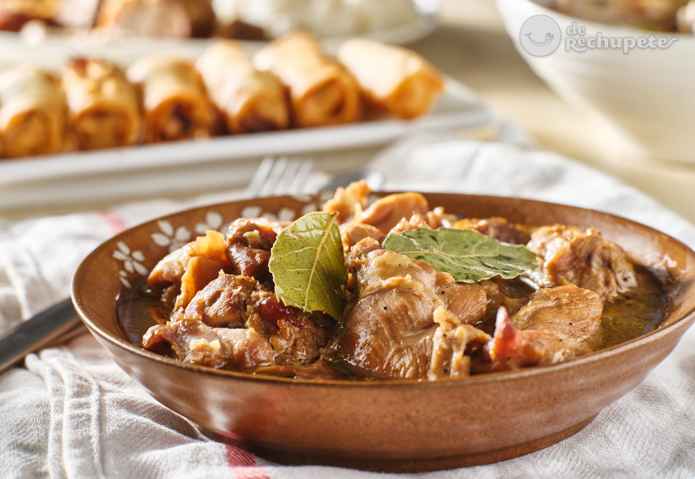 Adobo de cerdo al estilo filipino con arroz basmati