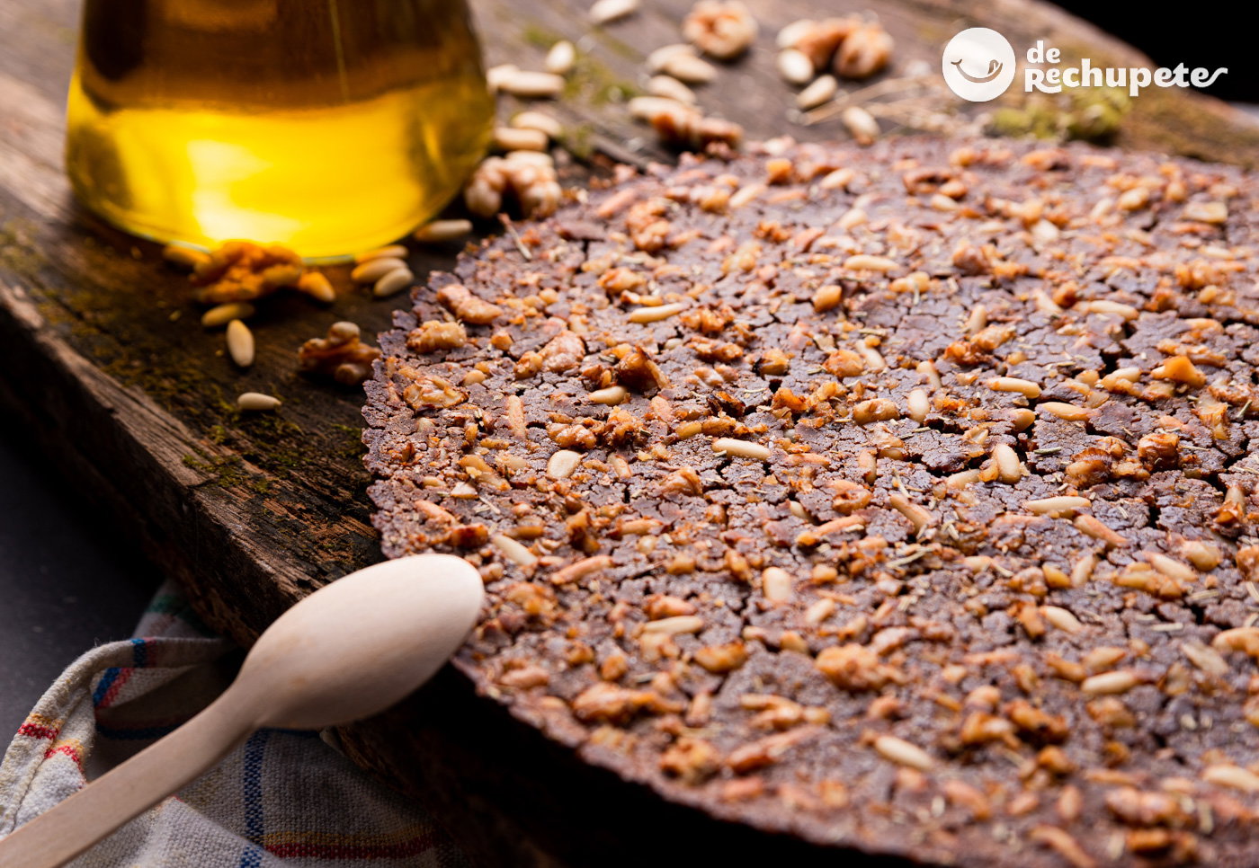 Castagnaccio. Receta tradicional de la tarta italiana de castañas