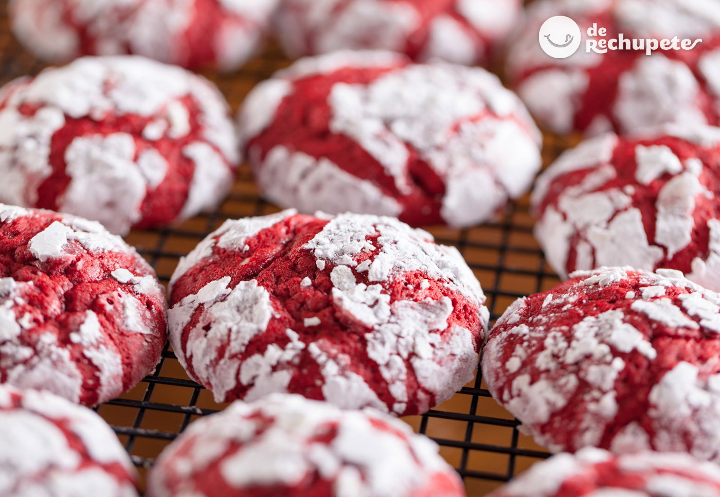 Galletas craqueladas Red Velvet. La original y popular receta americana para Navidad
