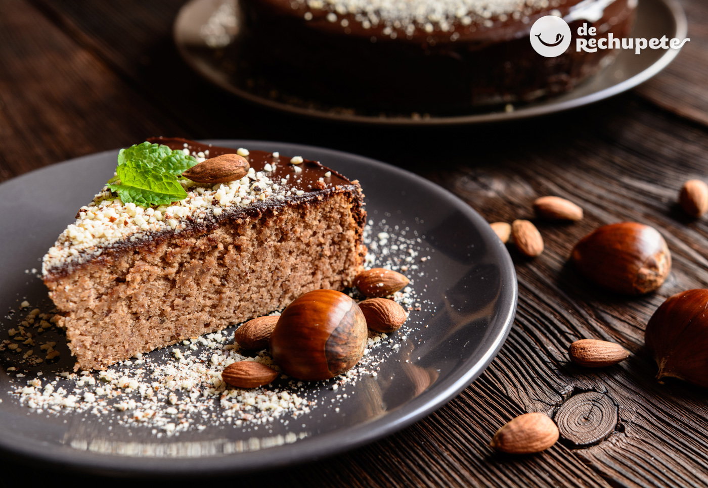Bizcocho de castañas y almendra con glaseado de chocolate. Una receta especial para el Otoño