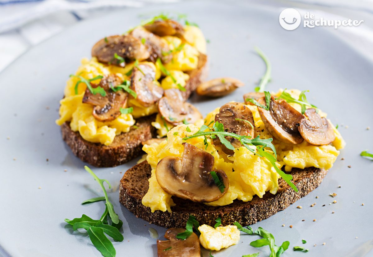 Tosta con huevos y champiñones 3