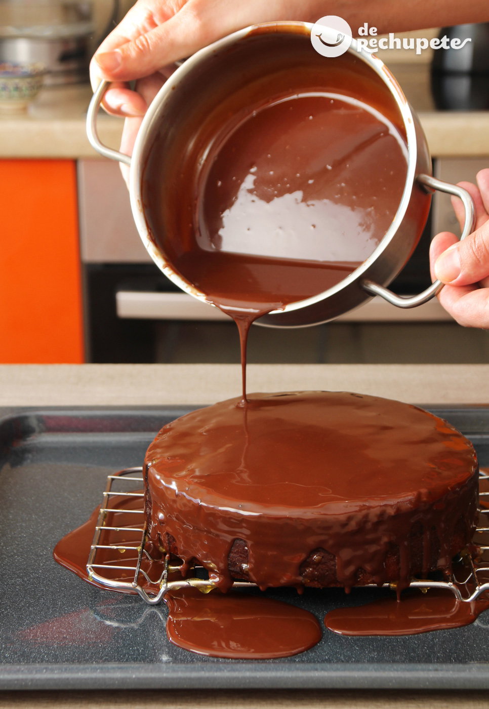 Bizcocho de castañas y almendra con glaseado de chocolate. Una receta especial para el Otoño