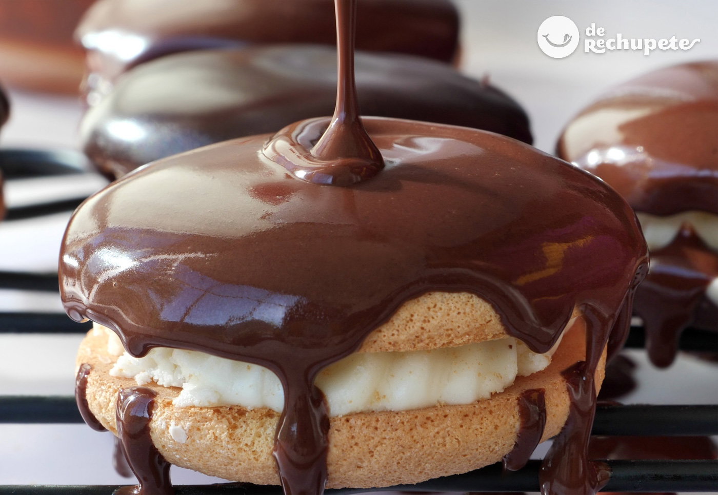 Cómo hacer el glaseado o cobertura de chocolate perfecto