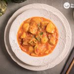Guiso de patatas y alcachofas. Receta tradicional de cuchara y sin prisas