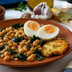 Potaje de vigilia con tortillitas de San José