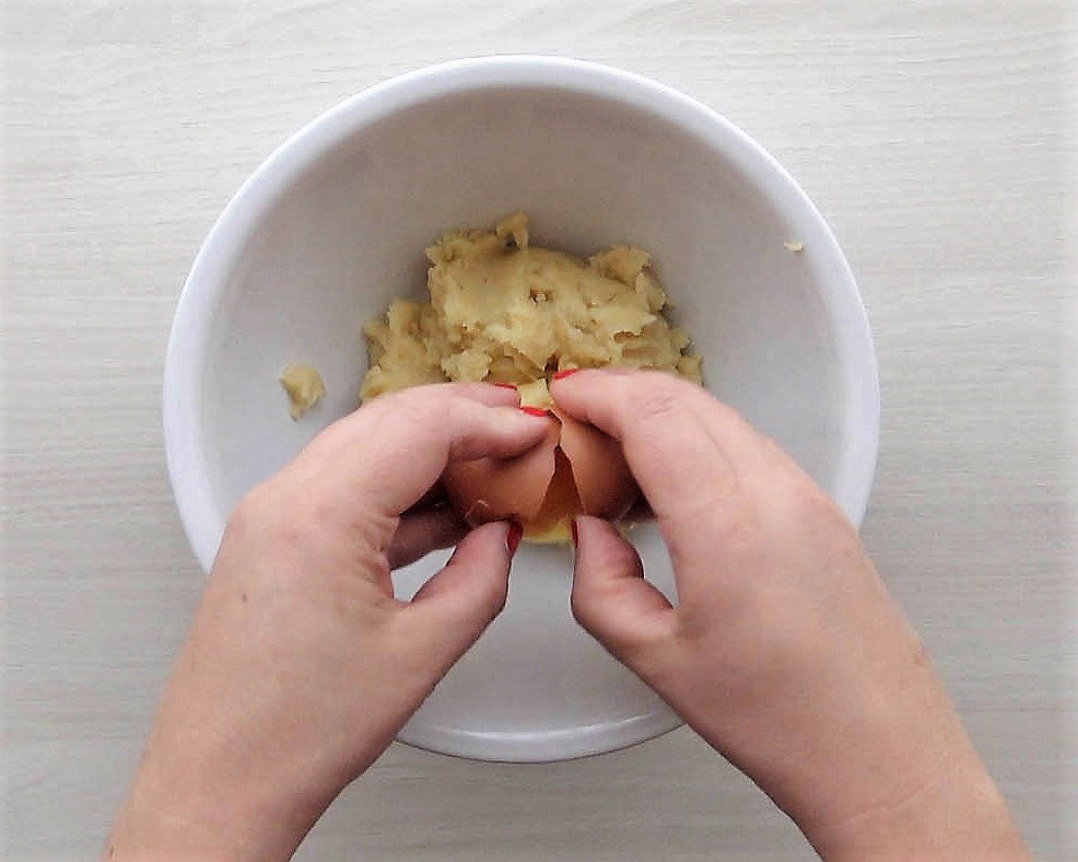Buñuelos de bacalao caseros. Receta tradicional de Semana Santa