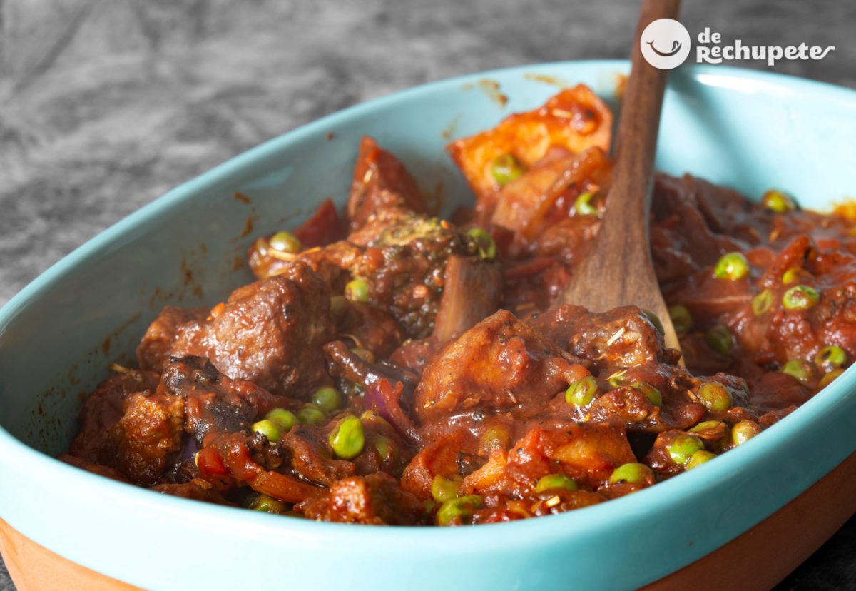 Carcamusas. Receta toledana de una carne guisada con tomate y un toque picantón