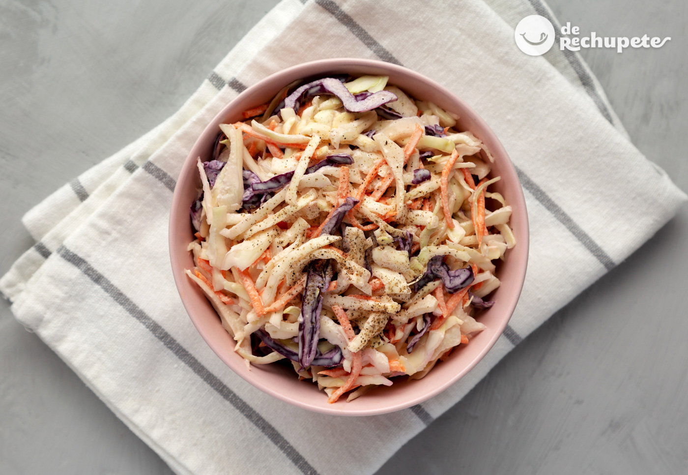 Ensalada de col. Receta de la coleslaw tradicional americana