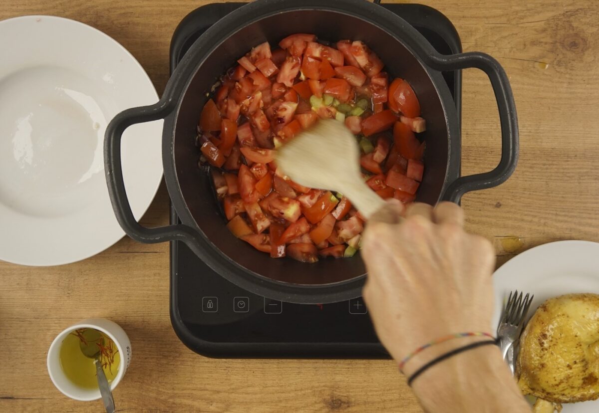 Harira. Sopa de legumbres, carne y tomate. Receta marroquí tradicional