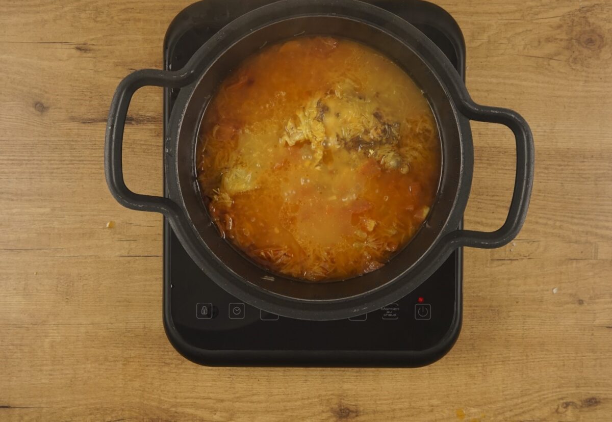 Harira. Sopa de legumbres, carne y tomate. Receta marroquí tradicional