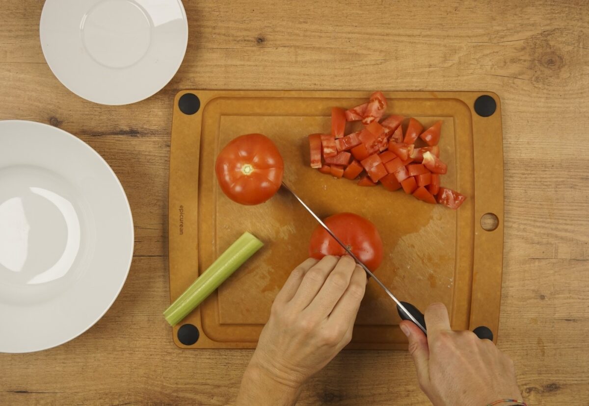 Harira. Sopa de legumbres, carne y tomate. Receta marroquí tradicional