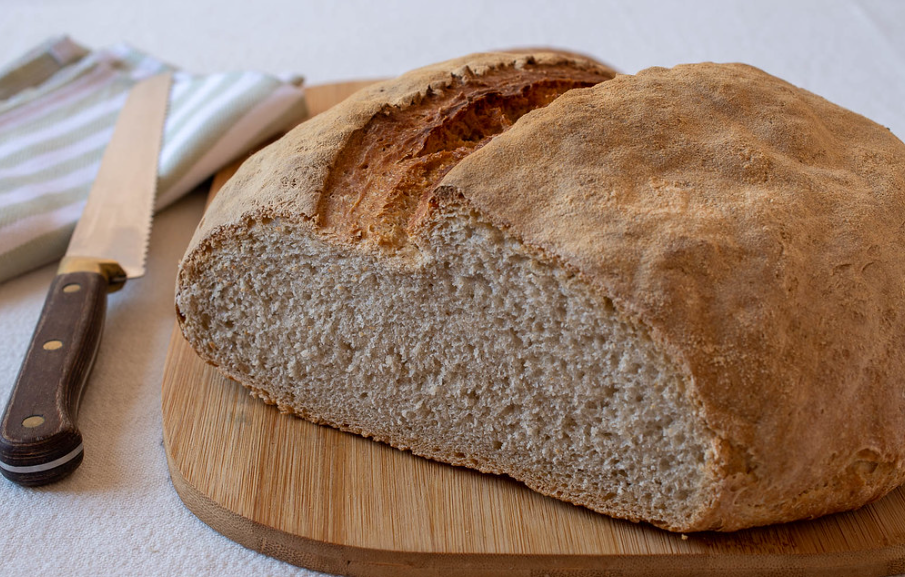 Cómo hacer pan de centeno fácil. El pan de pobres paso a paso