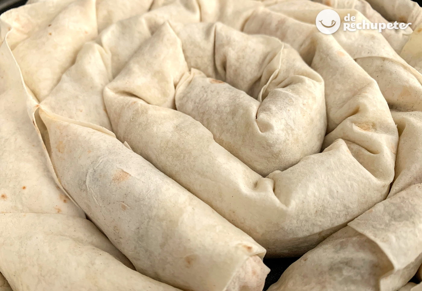 Cómo hacer spanakopita o pastel griego de espinacas, uvas pasas y queso feta