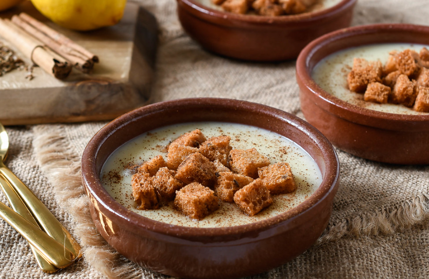 Gachas dulces con canela, el postre tradicional andaluz