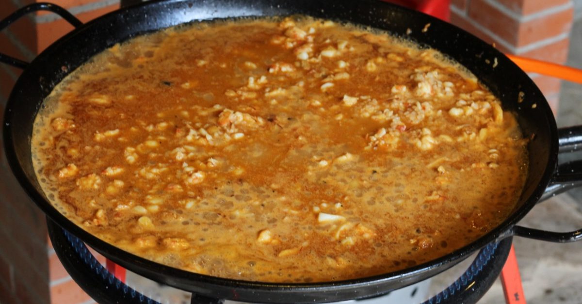 Arroz con sepia y langostinos en paella