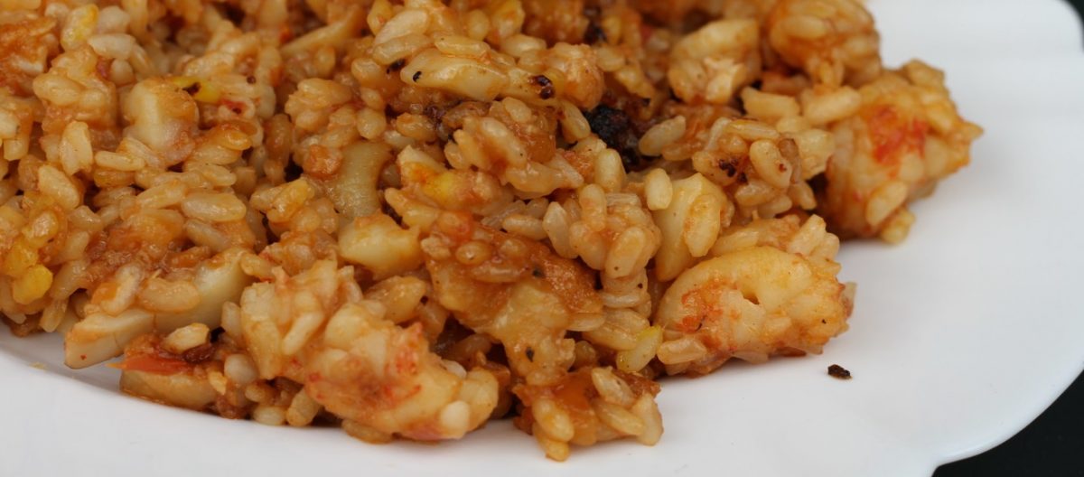 Arroz con sepia y langostinos en paella