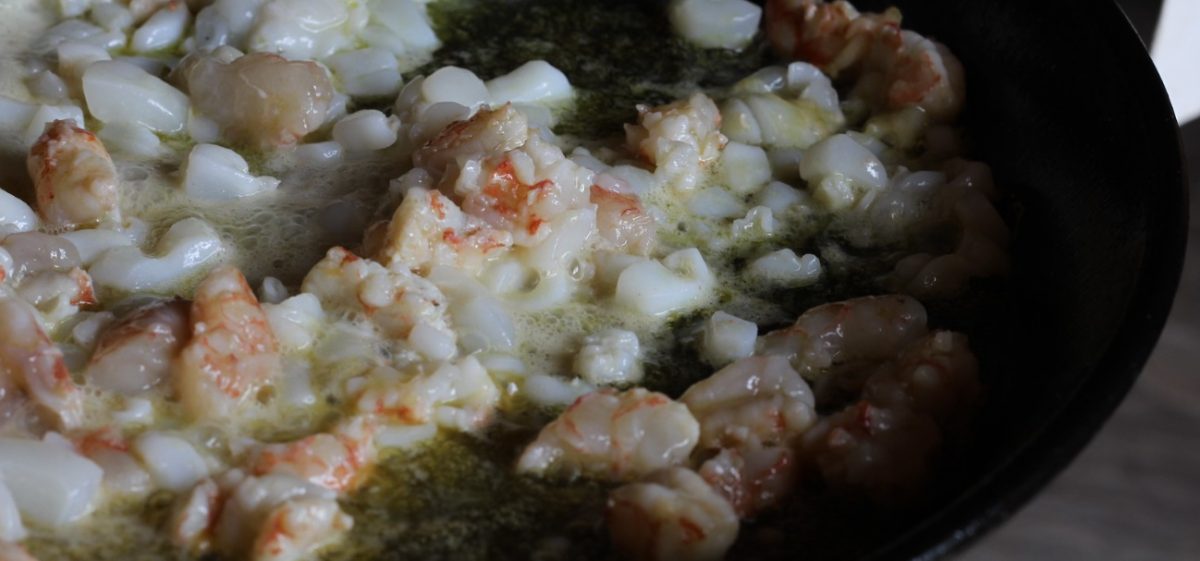 Arroz con sepia y langostinos en paella