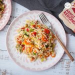 Arroz rápido con verduras salteadas. Receta vegetariana fácil