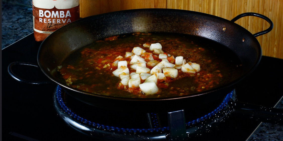 Arroz negro valenciano en paella