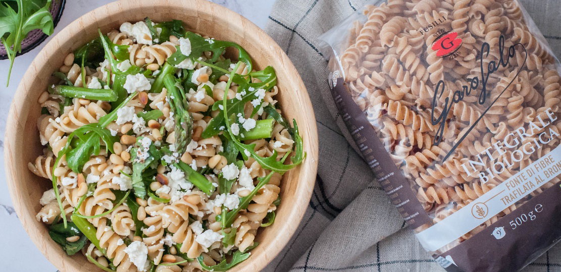 Ensalada de pasta integral al estilo mediterráneo. Receta para disfrutar en verano