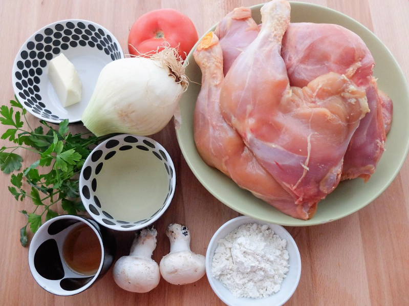 Guiso de pollo con champiñones