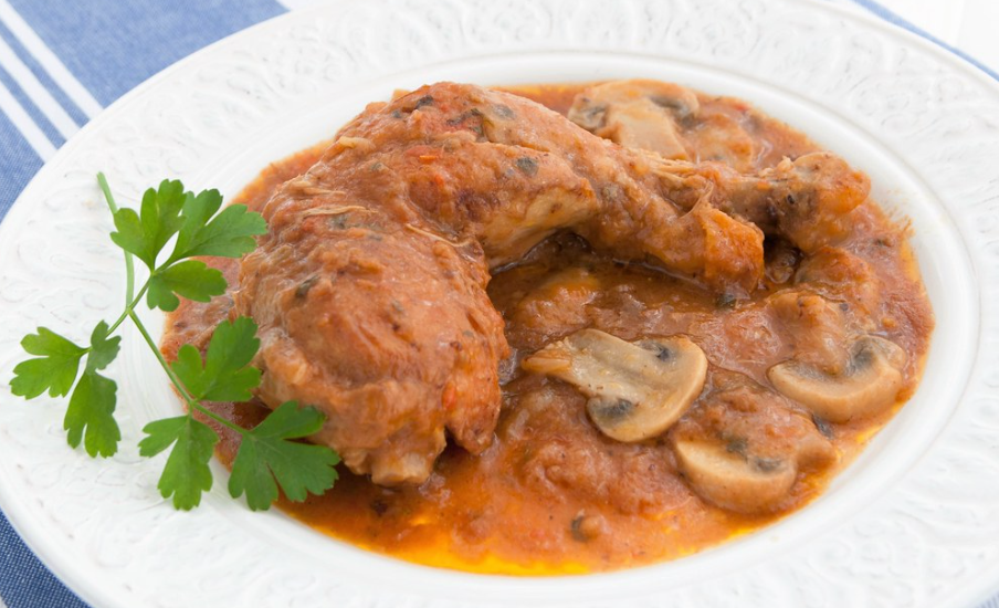 Guiso de pollo con champiñones
