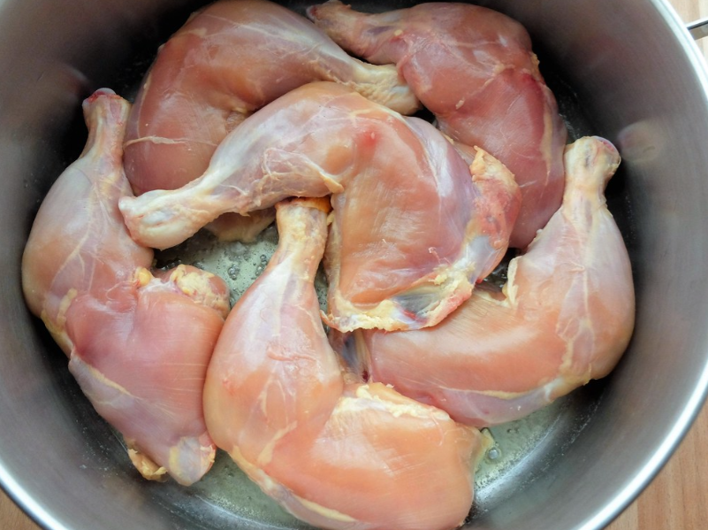 Guiso de pollo con champiñones