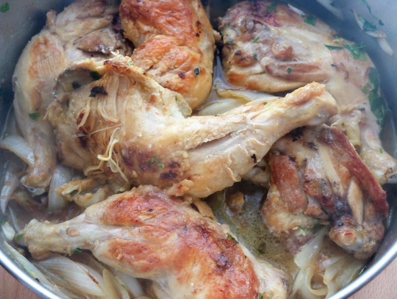 Guiso de pollo con champiñones